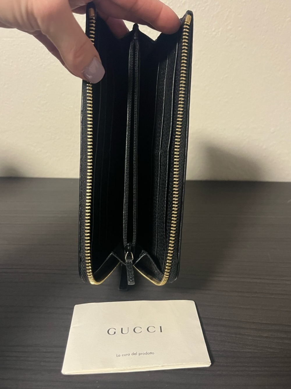 AUTHENTICATED Gucci Black GG Embossed Leather Zip Wallet-WEEKEND DEAL ONLY - Picture 4 of 6